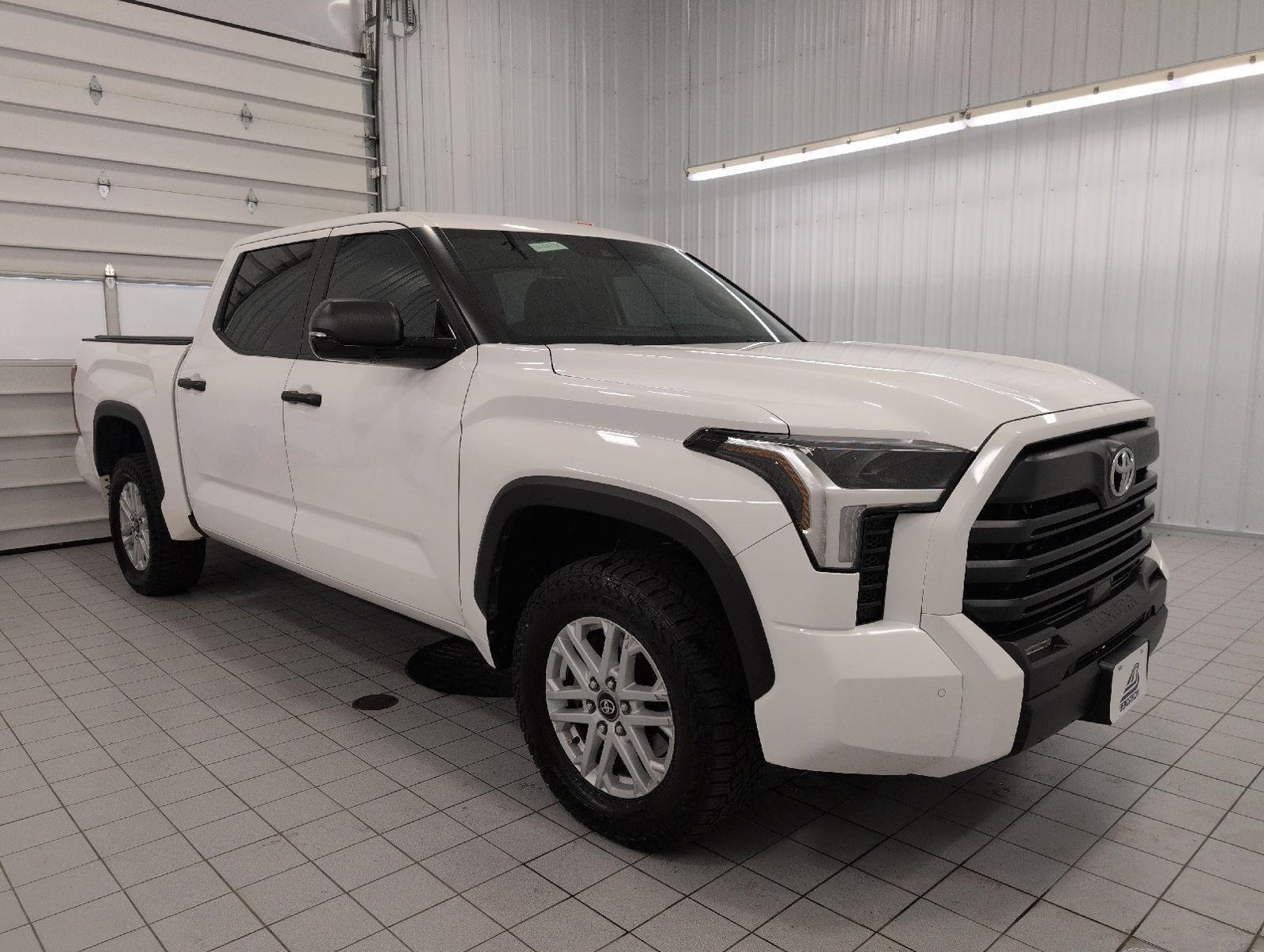 Used 2025 Toyota Tundra SR5 w/ SR5 Convenience Package AWD/4WD image 1