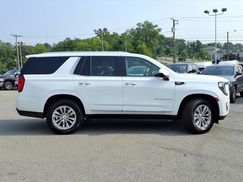 Used 2024 GMC Yukon SLT AWD/4WD image 3