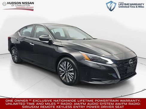 Used 2024 Nissan Altima 2.5 SV image 1