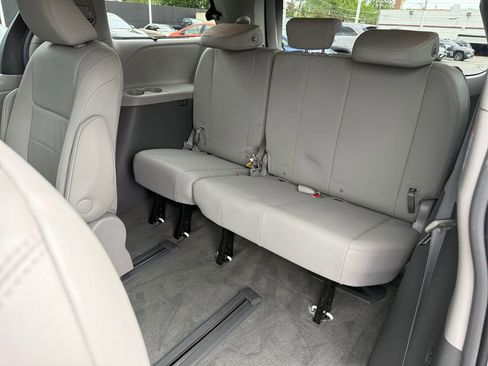 Used 2015 Toyota Sienna XLE AWD/4WD image 30