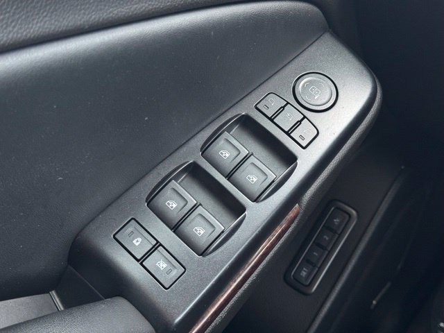 Used 2017 GMC Yukon SLT AWD/4WD image 33