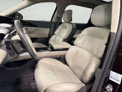 Used 2025 Lincoln Nautilus Reserve AWD/4WD image 9