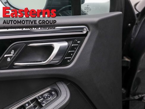 Used 2023 Porsche Macan T image 22