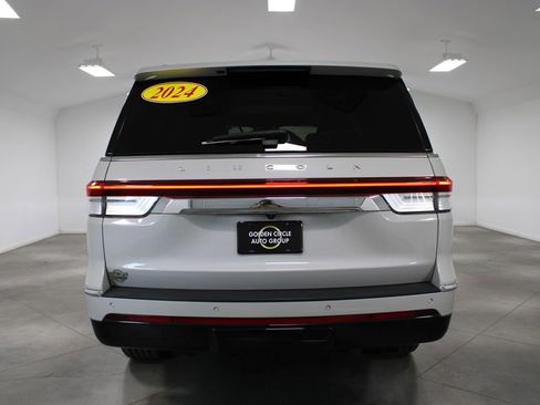 Used 2024 Lincoln Navigator Reserve image 8