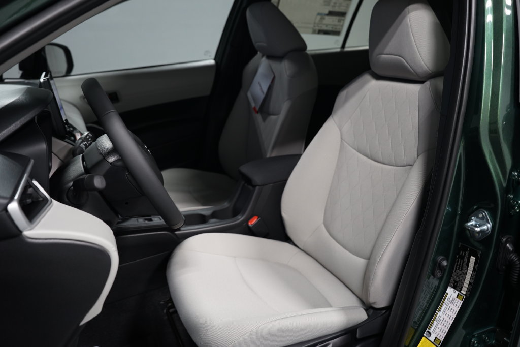 New 2026 Toyota Corolla Cross LE w/ Moonroof Package FWD image 26