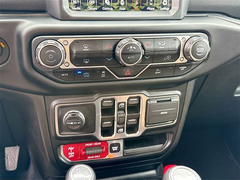 Used 2023 Jeep Wrangler Unlimited Rubicon 4xe image 17