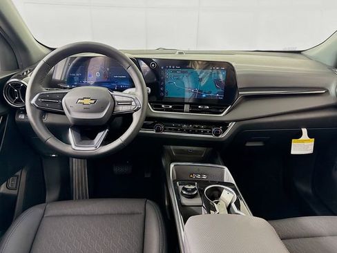 New 2026 Chevrolet Equinox LT w/ Convenience Package II FWD image 24