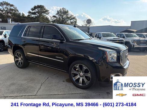 Used 2015 GMC Yukon Denali w/ Premium Package image 9