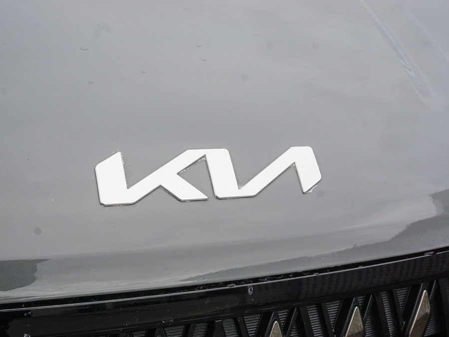 Certified 2025 Kia Carnival EX FWD image 12
