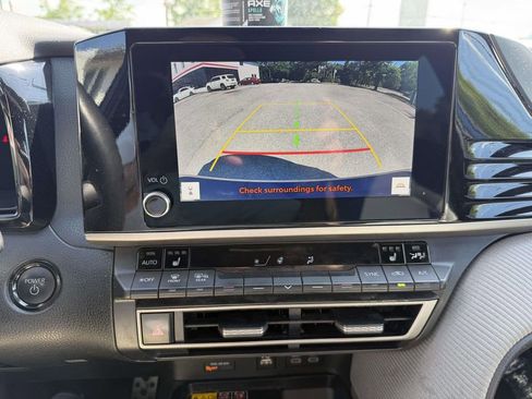 Used 2025 Toyota Camry SE w/ Convenience Package FWD image 13