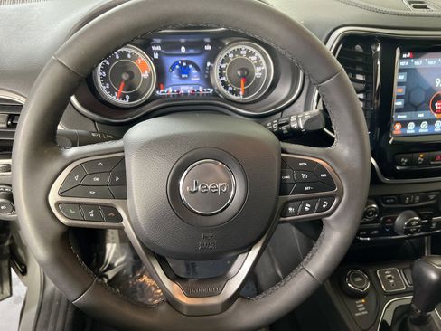 Used 2022 Jeep Cherokee Limited image 11