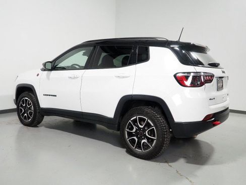 Used 2025 Jeep Compass Trailhawk AWD/4WD image 7