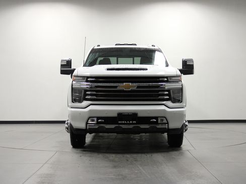 Used 2023 Chevrolet Silverado 3500 High Country w/ Technology Package image 9
