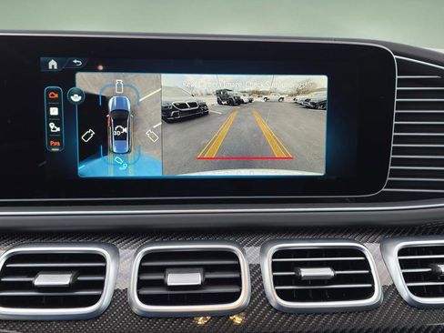 Used 2025 Mercedes-Benz GLS 63 AMG 4MATIC image 40