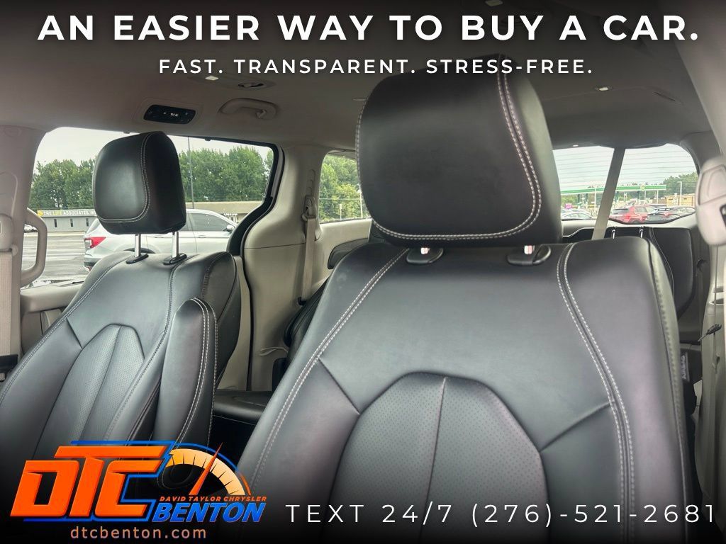 Used 2024 Chrysler Pacifica Touring-L FWD image 9