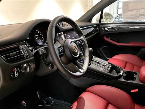 New 2026 Porsche Macan GTS image 4