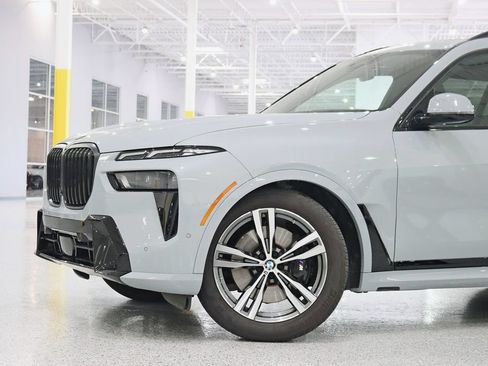 Used 2026 BMW X7 xDrive40i w/ M Sport Package AWD/4WD image 3
