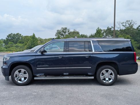 Used 2018 Chevrolet Suburban LT w/ LT Signature Package RWD image 6