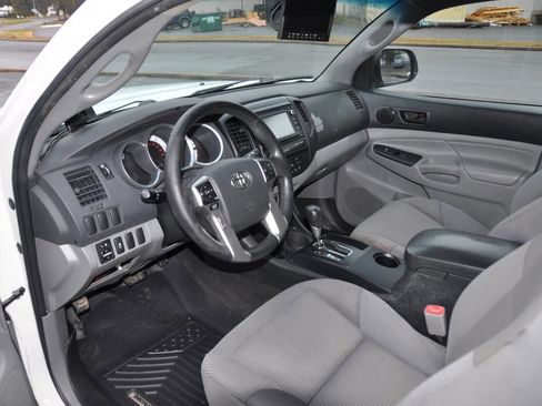 Used 2015 Toyota Tacoma Base 4x2 4dr Access Cab 6.1 ft w/ Convenience Package image 19