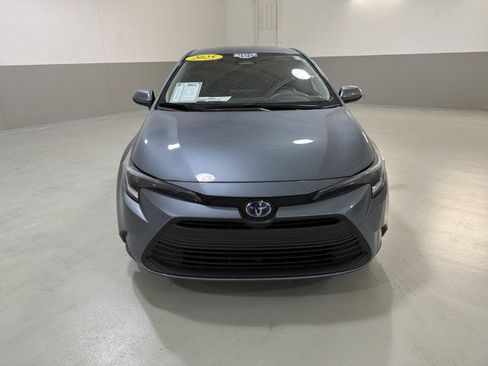 Used 2025 Toyota Corolla LE w/ Convenience Package FWD image 2