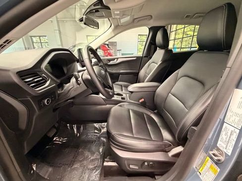 Used 2025 Ford Escape Platinum AWD/4WD image 24