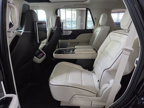 Used 2018 Lincoln Navigator Black Label w/ Cargo Package image 17