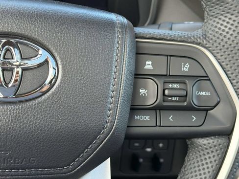 Used 2026 Toyota Tundra Limited AWD/4WD image 11