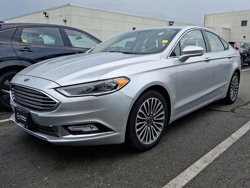 Used 2017 Ford Fusion SE w/ Fusion SE Technology Package AWD/4WD image 2