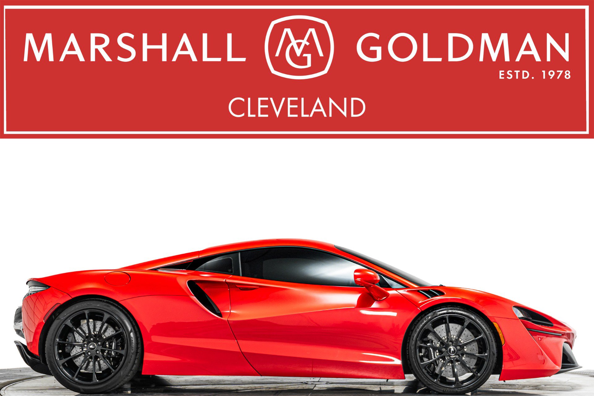 Used 2023 McLaren Artura RWD image 1