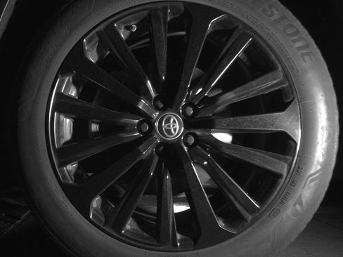 Used 2024 Toyota Highlander XSE image 12