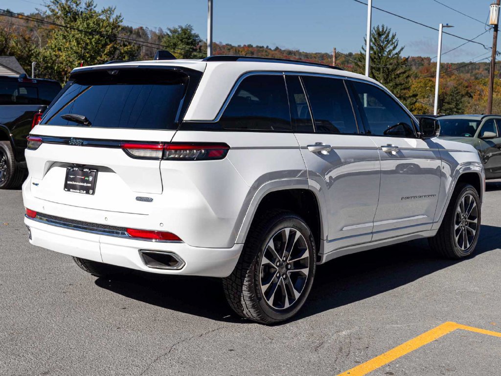 Used 2023 Jeep Grand Cherokee Overland w/ Luxury Tech Group IV AWD/4WD image 4