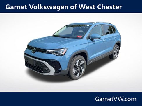 Used 2025 Volkswagen Taos SE w/ Panoramic Sunroof Package AWD/4WD image 1