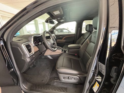 Used 2025 GMC Canyon Denali AWD/4WD image 2