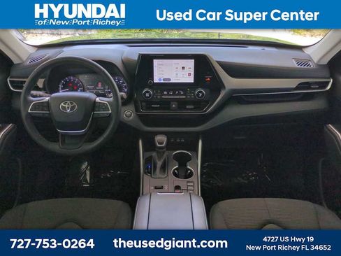 Used 2023 Toyota Highlander LE FWD image 18
