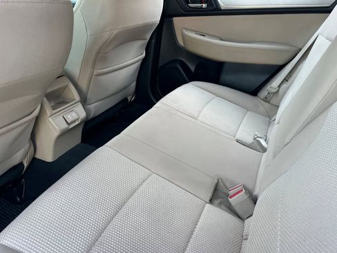 Used 2019 Subaru Outback 2.5i Premium AWD/4WD image 5