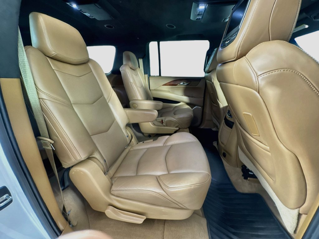 Used 2017 Cadillac Escalade ESV Platinum AWD/4WD image 37