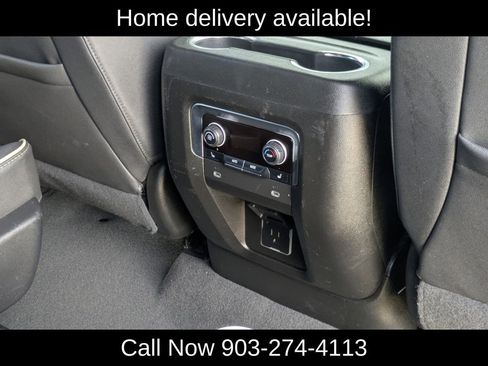 Used 2023 Chevrolet Suburban Premier image 31