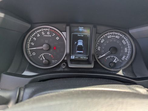 Used 2023 Toyota Tacoma TRD Off-Road AWD/4WD image 18