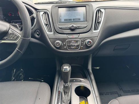 Used 2018 Chevrolet Malibu LT FWD image 34