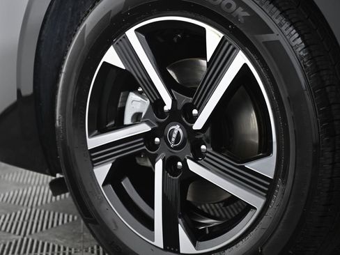 Used 2024 Nissan Sentra SV image 34