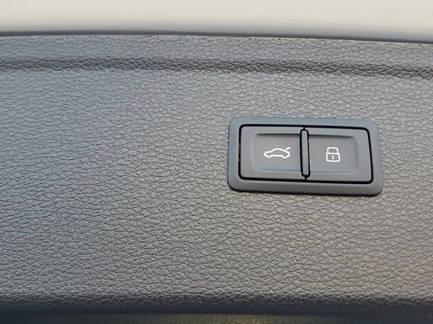 Certified 2025 Audi Q5 e Premium Plus w/ Premium Plus Package AWD/4WD image 16