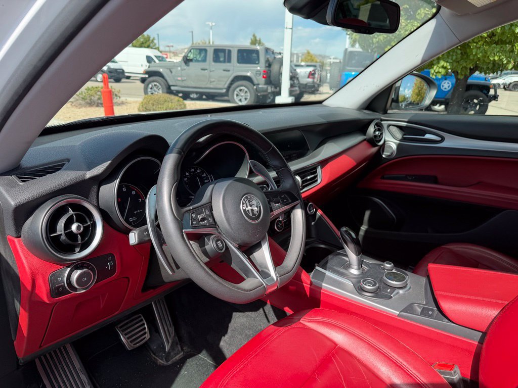 Used 2018 Alfa Romeo Stelvio Sport w/ Quick Order Package 22J Sport AWD/4WD image 19
