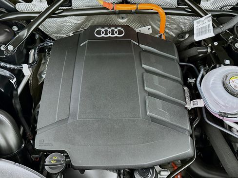 Used 2024 Audi Q5 e Premium Plus w/ Premium Plus Package image 32