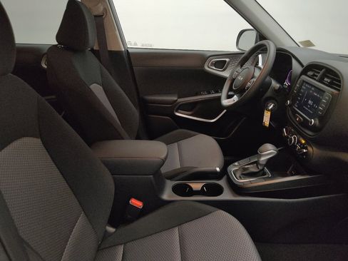 Used 2025 Kia Soul LX w/ LX Technology Package FWD image 21