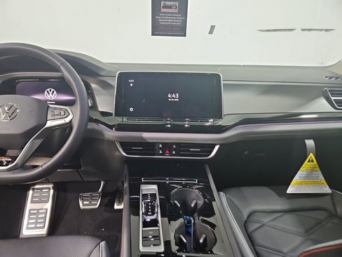 New 2026 Volkswagen Atlas Peak Edition AWD/4WD image 17