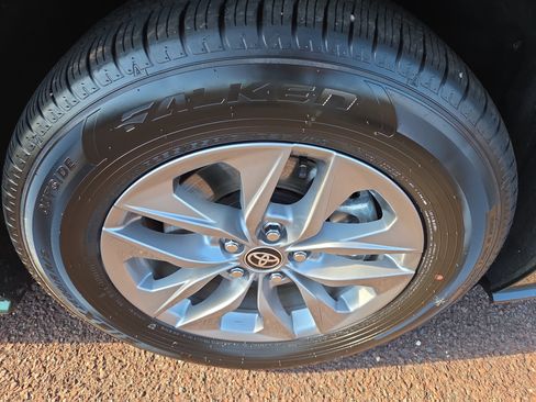 Certified 2026 Toyota Sienna XLE AWD/4WD image 9