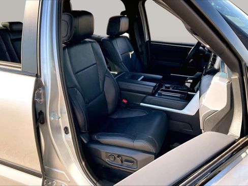 Used 2024 Toyota Tundra Platinum AWD/4WD image 9