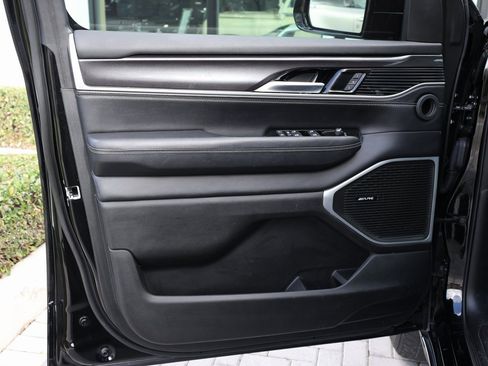 Used 2023 Jeep Wagoneer 4WD image 11