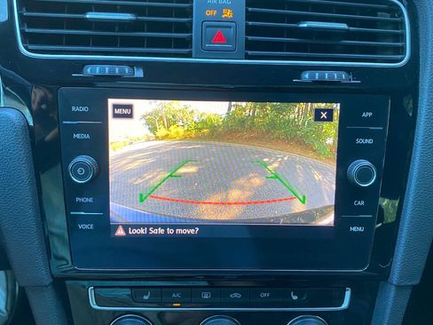Used 2018 Volkswagen GTI SE FWD image 29