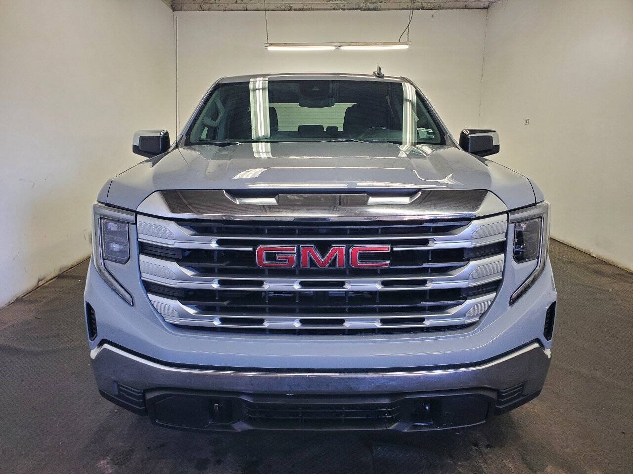 Used 2024 GMC Sierra 1500 SLE AWD/4WD image 2